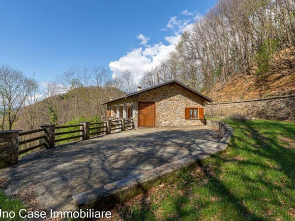 casa indipendente in vendita a Valchiusa in zona Meugliano