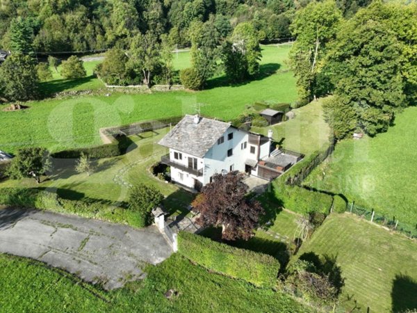 casa indipendente in vendita a Valchiusa