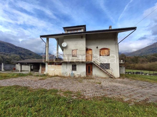 casa indipendente in vendita a Valchiusa in zona Trausella