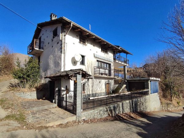 casa indipendente in vendita a Valchiusa in zona Meugliano