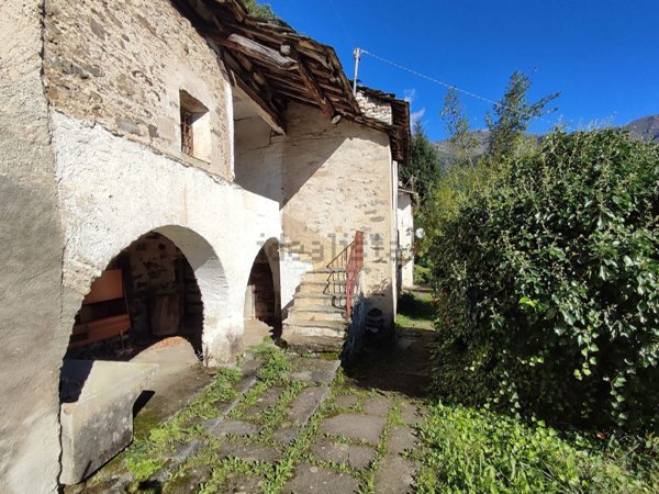 appartamento in vendita a Valchiusa in zona Inverso