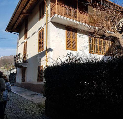 casa indipendente in vendita a Valchiusa