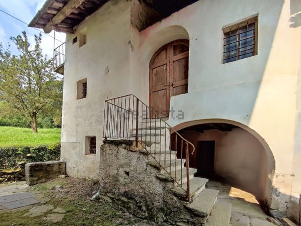 appartamento in vendita a Valchiusa in zona Inverso