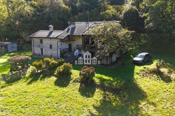 casa semindipendente in vendita a Valchiusa