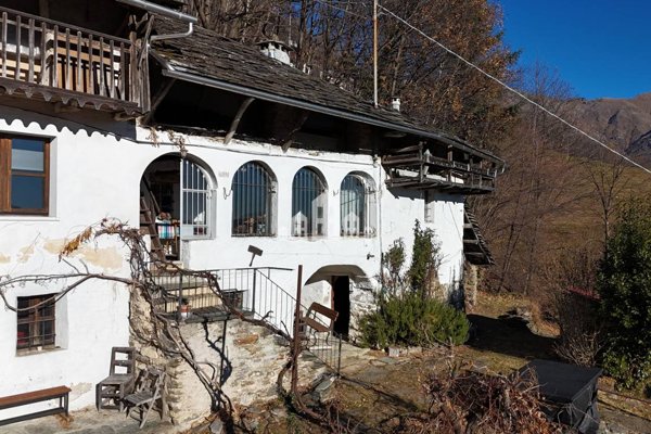 casa indipendente in vendita a Valchiusa in zona Inverso