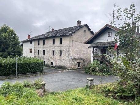 casa indipendente in vendita a Valchiusa