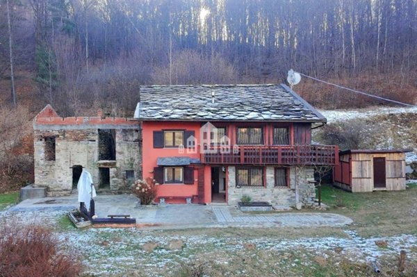 casa indipendente in vendita a Valchiusa in zona Meugliano