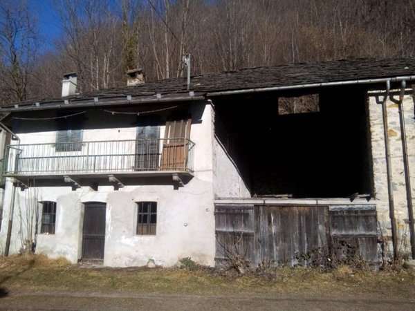 casa indipendente in vendita a Valchiusa in zona Meugliano