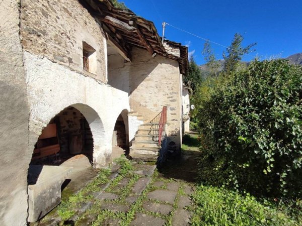 casa indipendente in vendita a Valchiusa in zona Inverso
