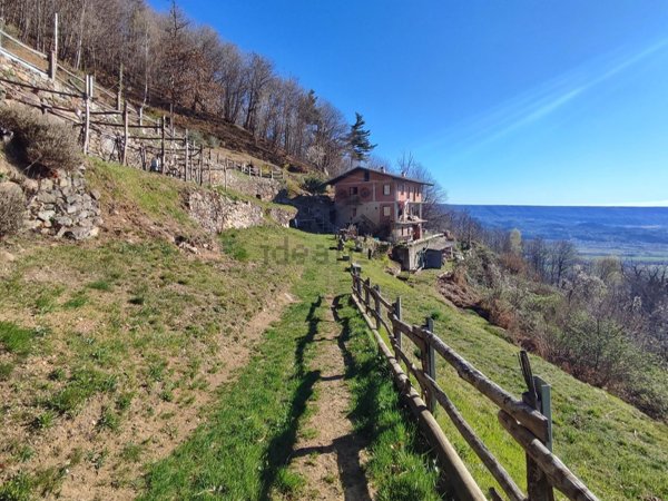 casa indipendente in vendita a Valchiusa in zona Meugliano