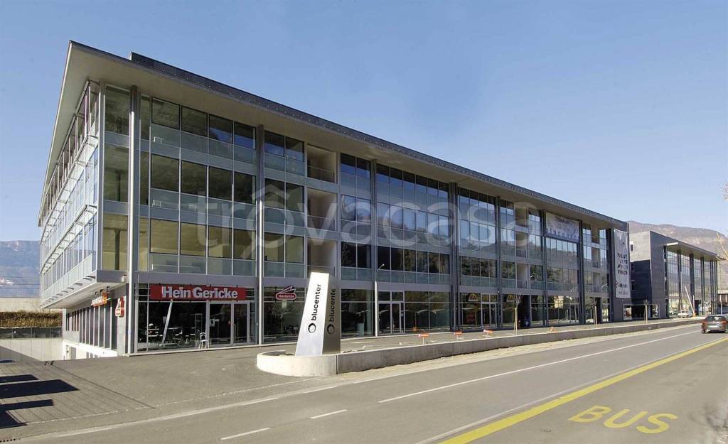 ufficio in vendita a Varna in zona Novacella
