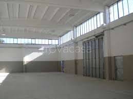 locale commerciale in vendita ad Ala