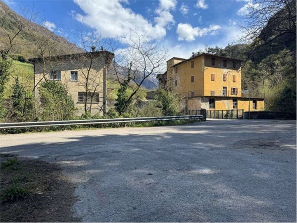 casa indipendente in vendita ad Ala