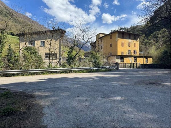 casa indipendente in vendita ad Ala