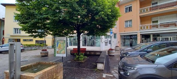 locale commerciale in vendita ad Avio