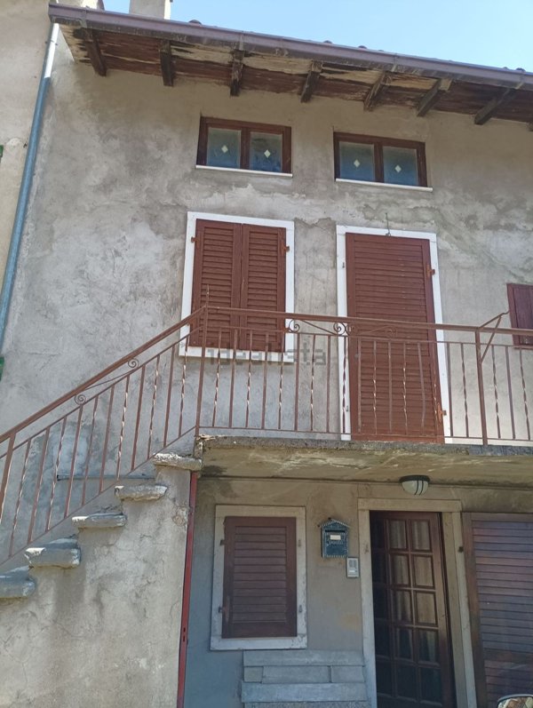 villa in vendita ad Avio in zona Sabbionara