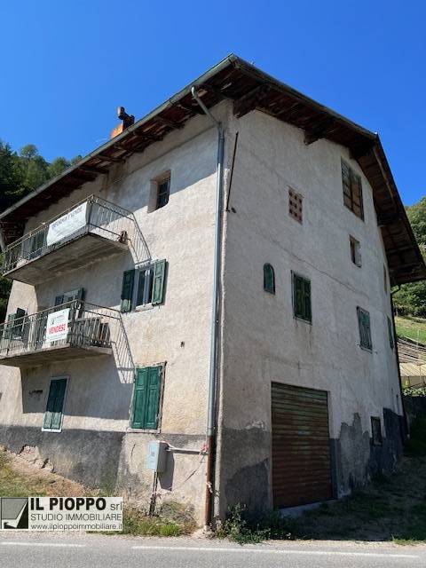 casa indipendente in vendita a Bedollo in zona Piazze