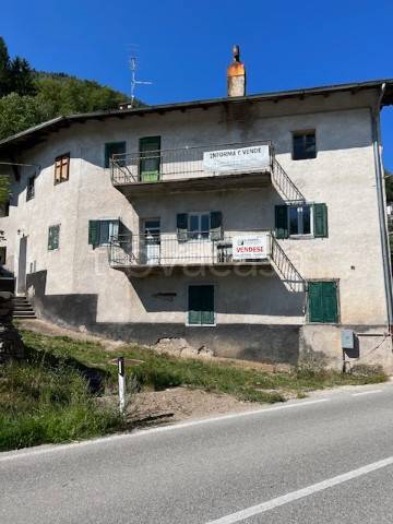 casa indipendente in vendita a Bedollo in zona Piazze