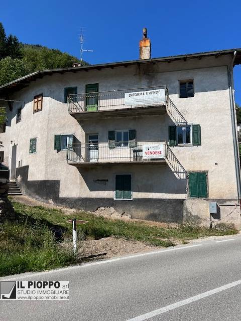 casa indipendente in vendita a Bedollo in zona Piazze
