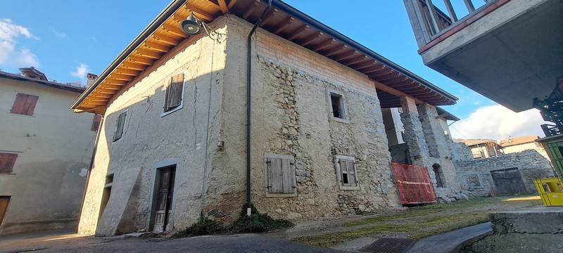 casa indipendente in vendita a Bleggio Superiore in zona Cavrasto