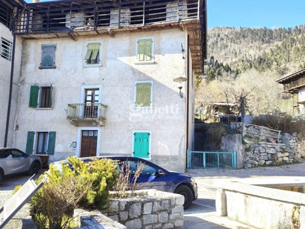 casa indipendente in vendita a Bleggio Superiore in zona Larido