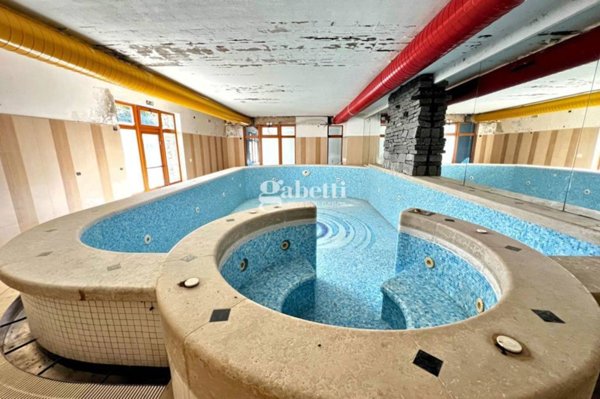 negozio in vendita a Bleggio Superiore in zona Cavaione