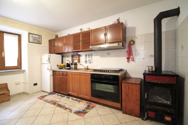 casa indipendente in vendita a Bondone in zona Baitoni