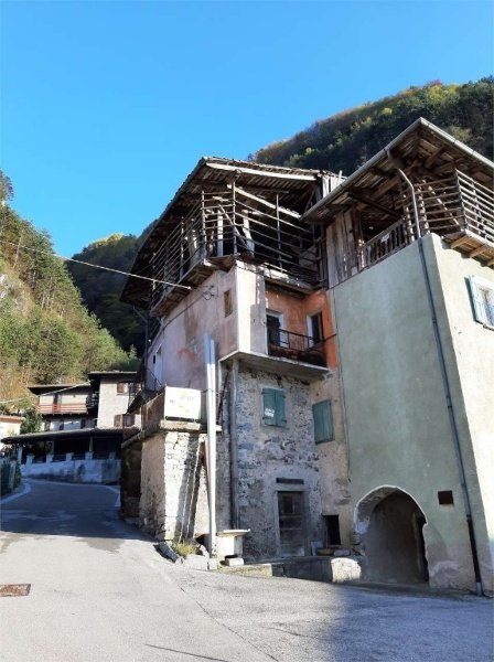 pentavano in vendita a Bondone in zona Baitoni