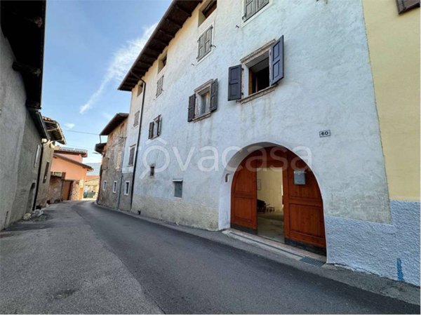 casa indipendente in vendita a Brentonico in zona Prada