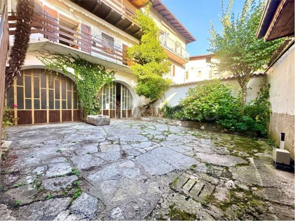 casa indipendente in vendita a Brentonico in zona Cazzano