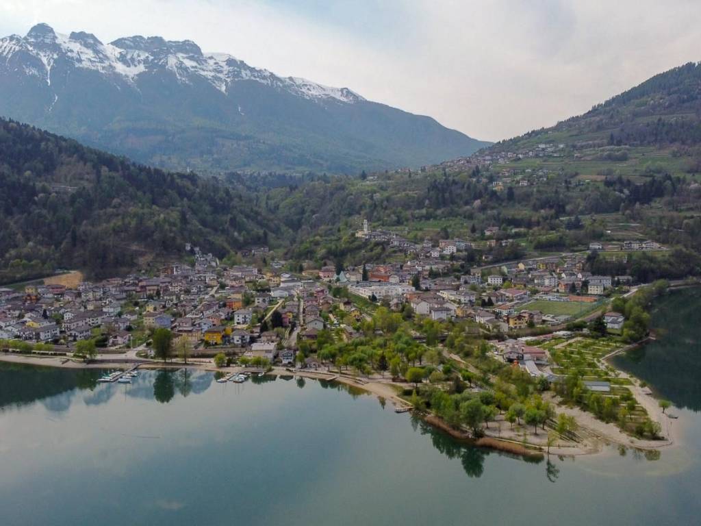 casa indipendente in vendita a Calceranica al Lago