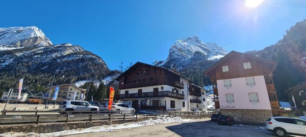 locale commerciale in vendita a Canazei in zona Alba