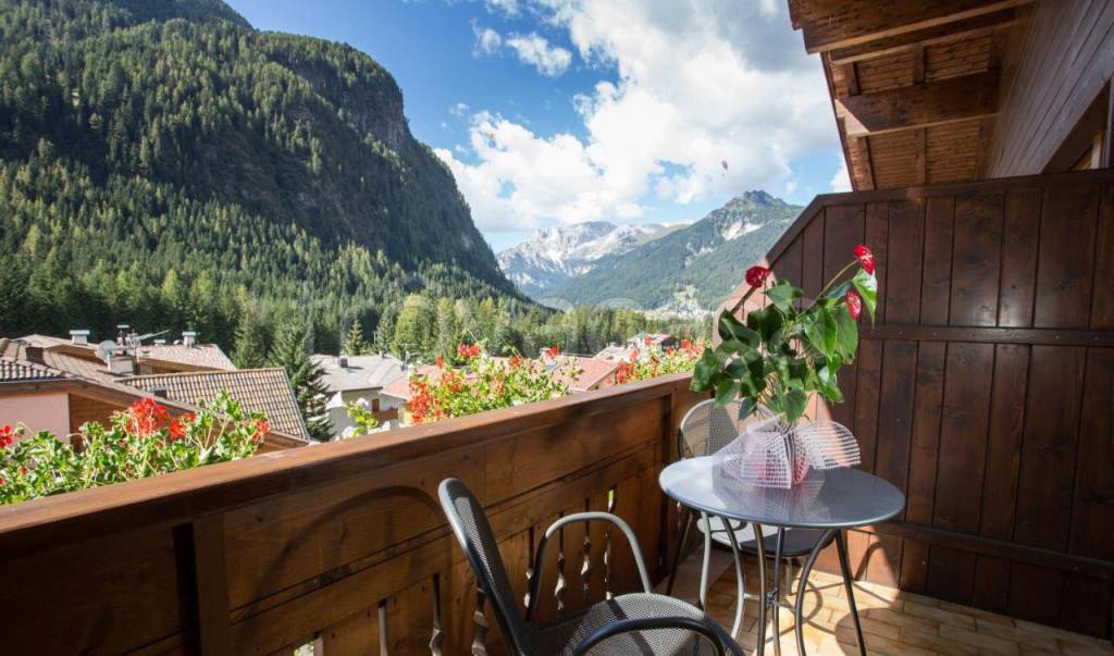 albergo in vendita a Canazei in zona Gries