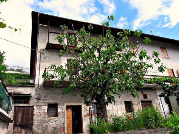 casa indipendente in vendita a Carzano