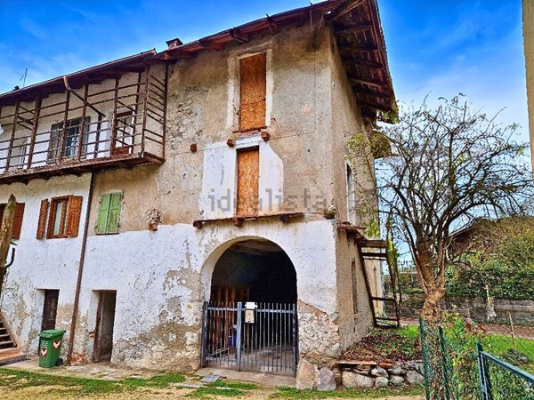 pentavano in vendita a Castelnuovo