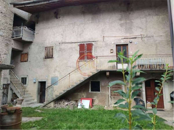 casa indipendente in vendita a Cavedine in zona Brusino