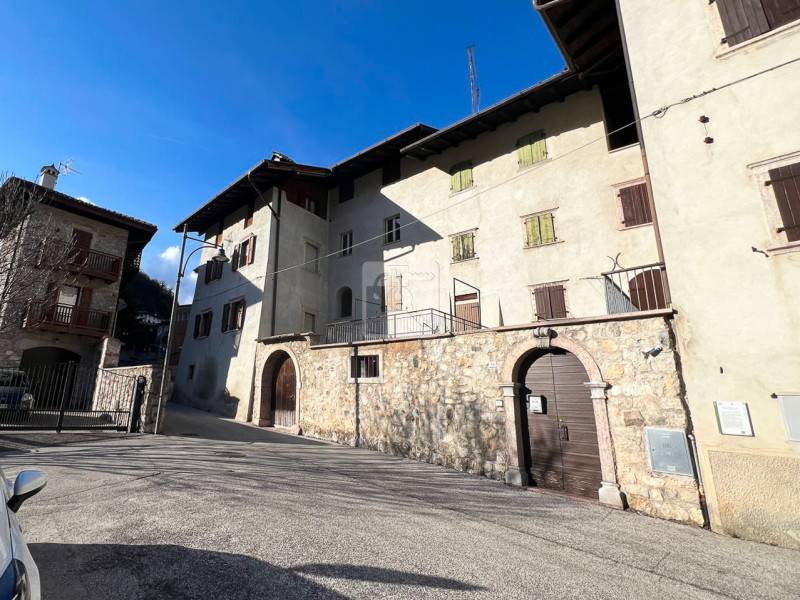 casa indipendente in vendita a Cavedine