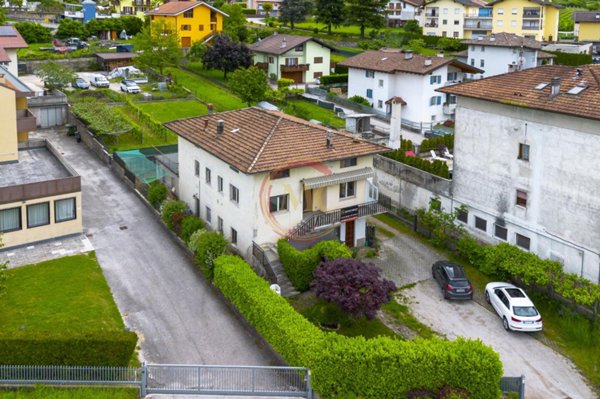 casa indipendente in vendita a Cavedine in zona Vigo