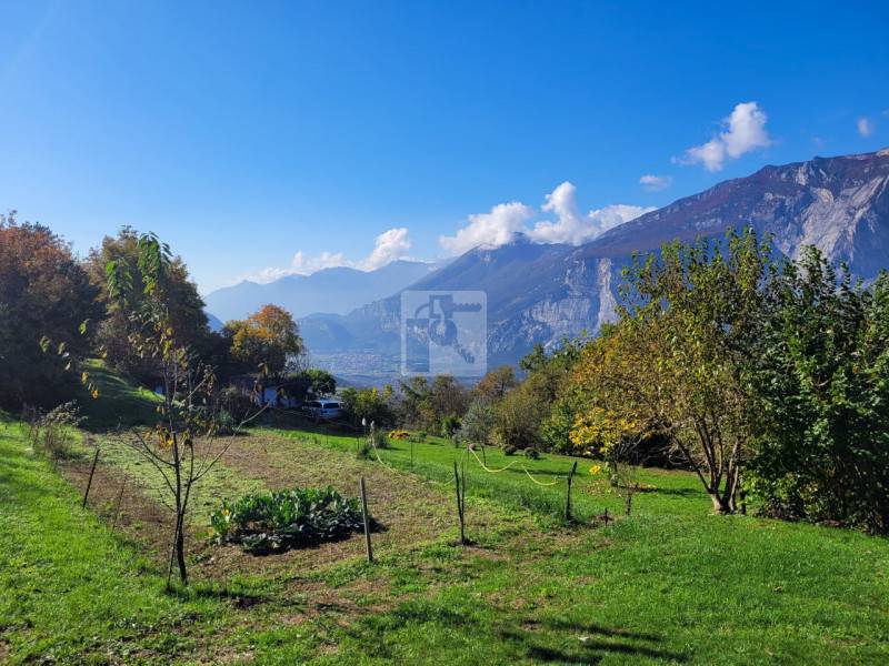 locale di sgombero in vendita a Cavedine in zona Lago di Cavedine