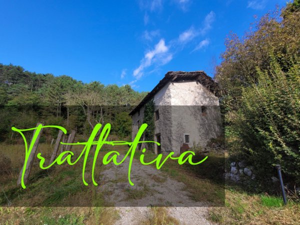 casa indipendente in vendita a Cavedine in zona Stravino