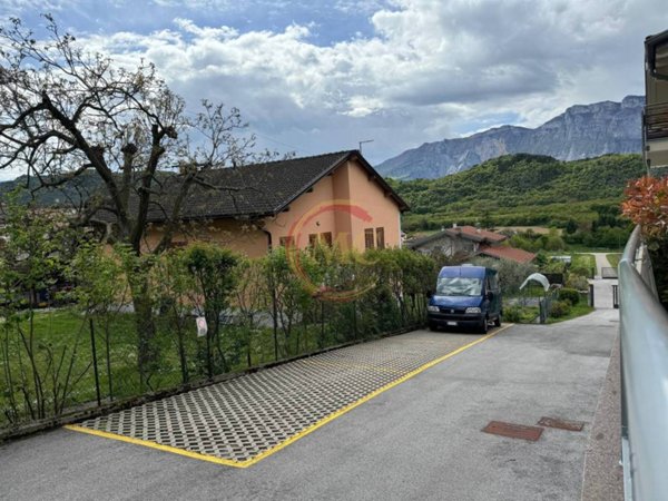 casa indipendente in vendita a Cavedine in zona Stravino