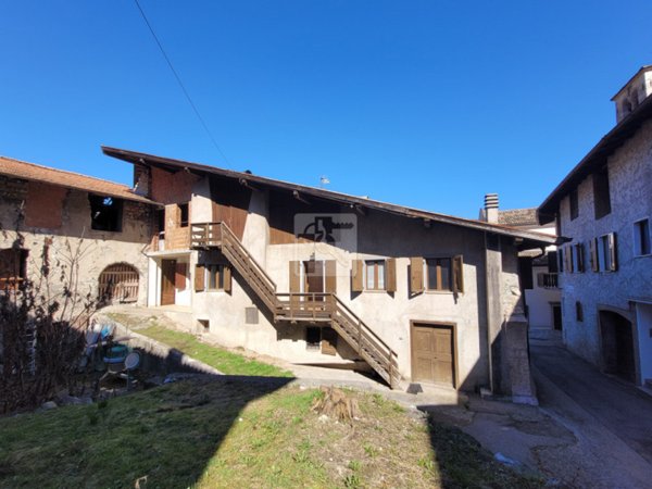 casa semindipendente in vendita a Cavedine in zona Brusino