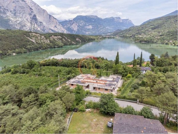 casa indipendente in vendita a Cavedine in zona Lago di Cavedine