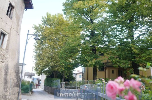 casa indipendente in vendita a Cavedine in zona Brusino