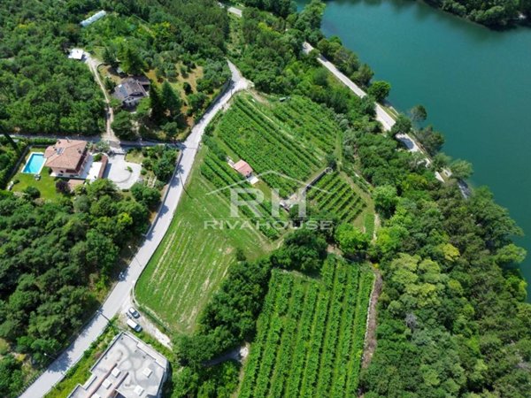 villa in vendita a Cavedine in zona Lago di Cavedine