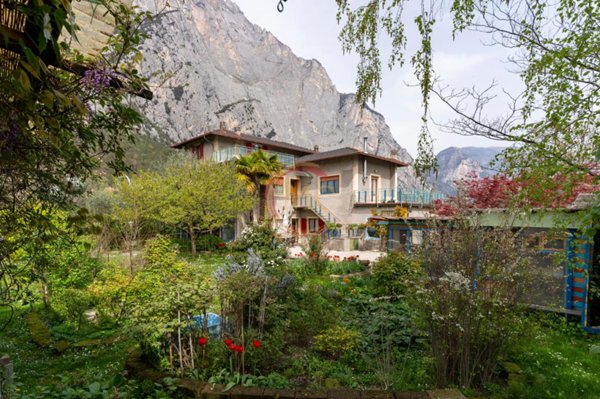 casa indipendente in vendita a Dro in zona Pietramurata