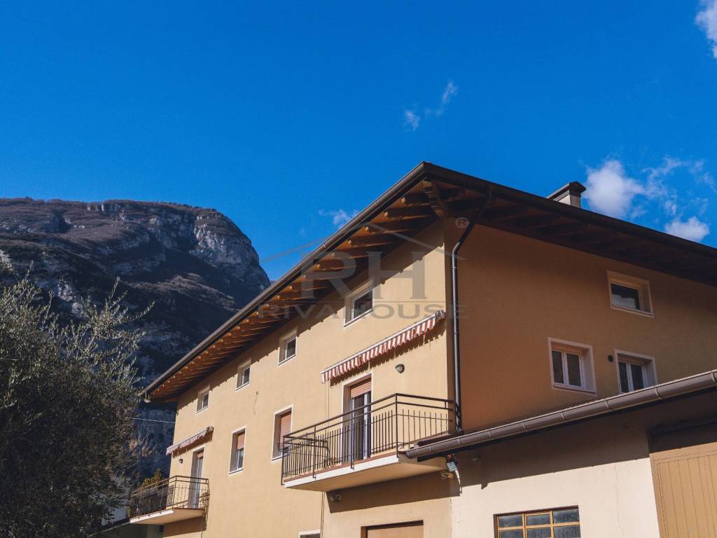 casa indipendente in vendita a Dro in zona Ceniga