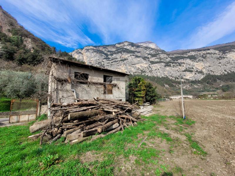 casale in vendita a Dro in zona Ceniga