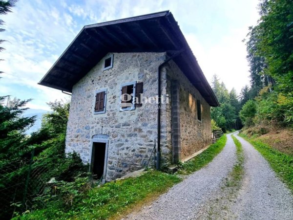 casa indipendente in vendita a Fiavè in zona Ballino
