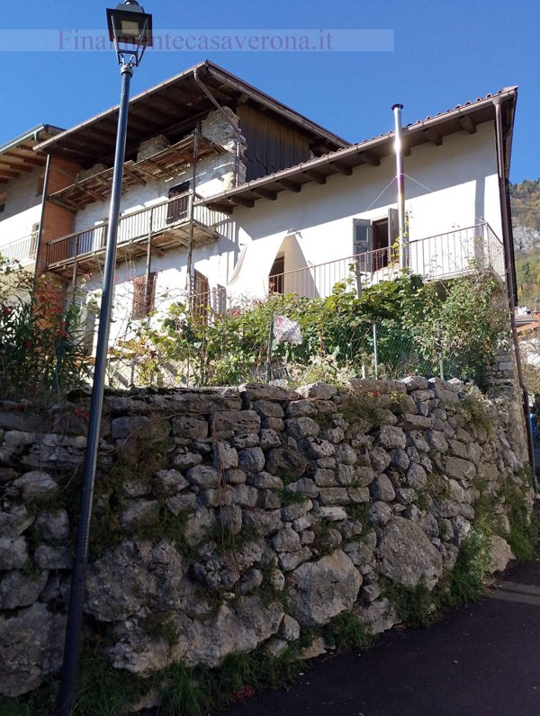 casale in vendita ad Isera in zona Patone